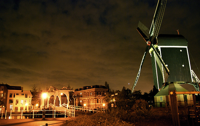 Leiden by night