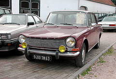 Holiday day one: Simca 1501 at a garage