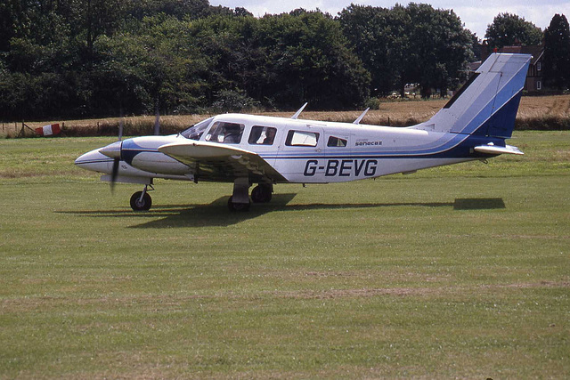 Piper PA-34-200T Seneca II G-BEVG