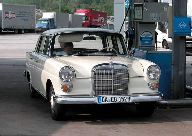 Holiday day one: Mercedes-Benz Heckflosse at a petrol station