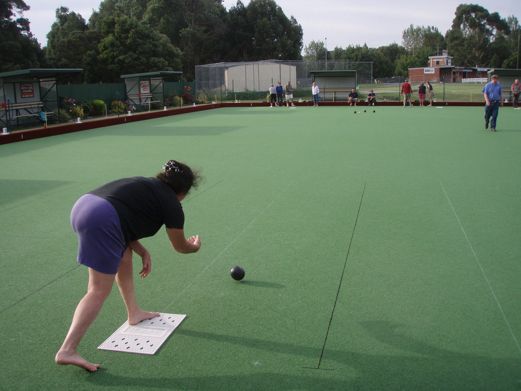 barefoot bowls in Fishy