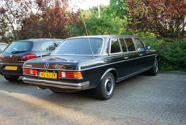 Mercedes-Benz 240 D Long