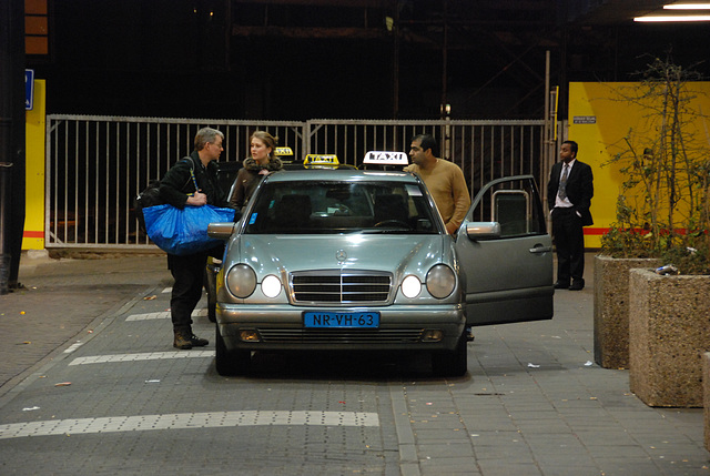 Negotiating a taxi in front of The Hague Central Station