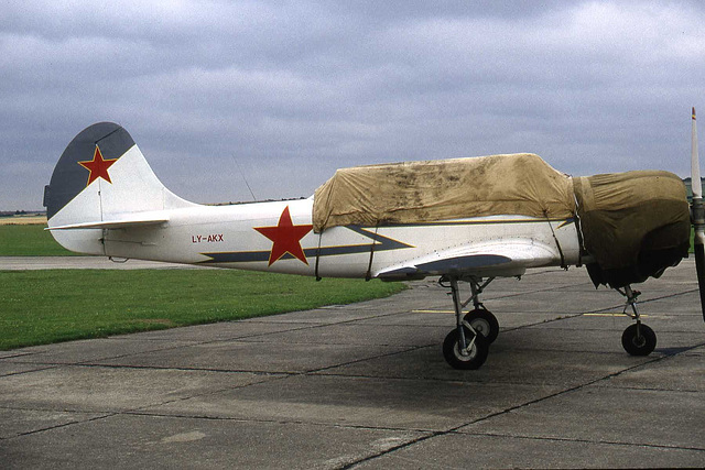 Yak-52 LY-AKX