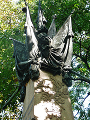 brompton cemetery, london,memorial to 2,625 chelsea pensioners buried here between 1855 and 1893