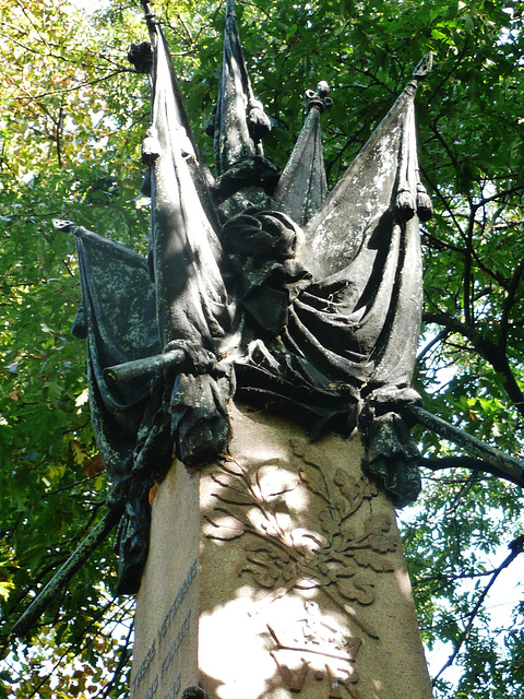 brompton cemetery, london,memorial to 2,625 chelsea pensioners buried here between 1855 and 1893