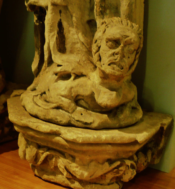 guildhall chapel statues, london