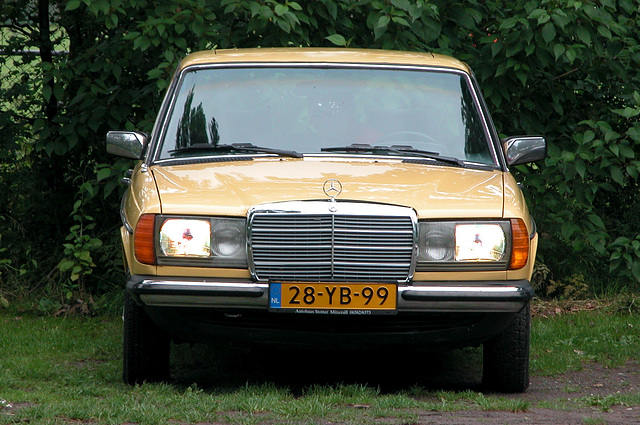 1977 Mercedes-Benz 240 D