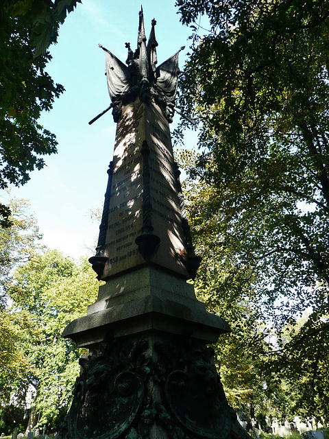 brompton cemetery, london,memorial to 2,625 chelsea pensioners buried here between 1855 and 1893