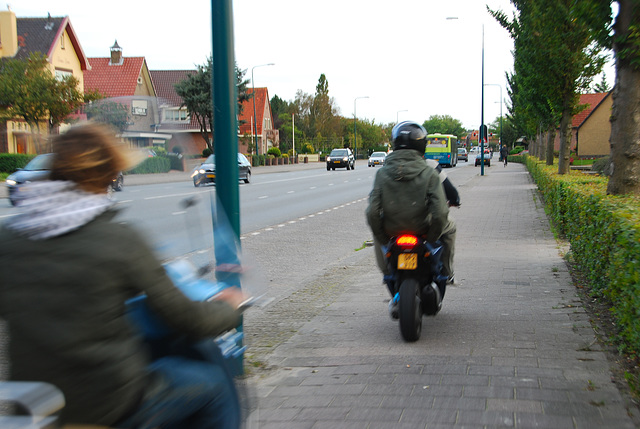 My bike ride home: overtaken by mopeds