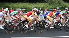 Applauding the peloton