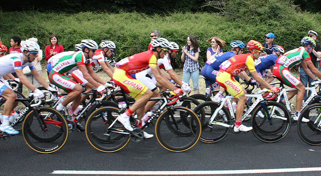 Applauding the peloton