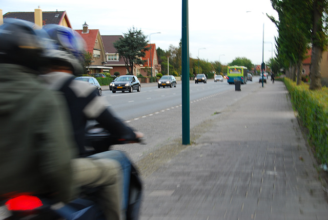 My bike ride home: overtaken by mopeds