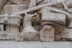 Dragon amid the city ruins, Monument