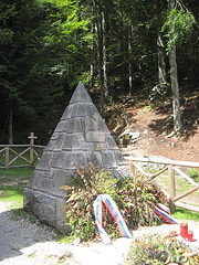 Mahnmal bei der Russischen Kapelle am Vršič-Pass