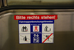 Fahrtreppenbenutzungshinweise