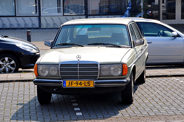 1982 Mercedes-Benz 200