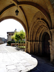 Puente la Reina - Iglesia del Crucifijo