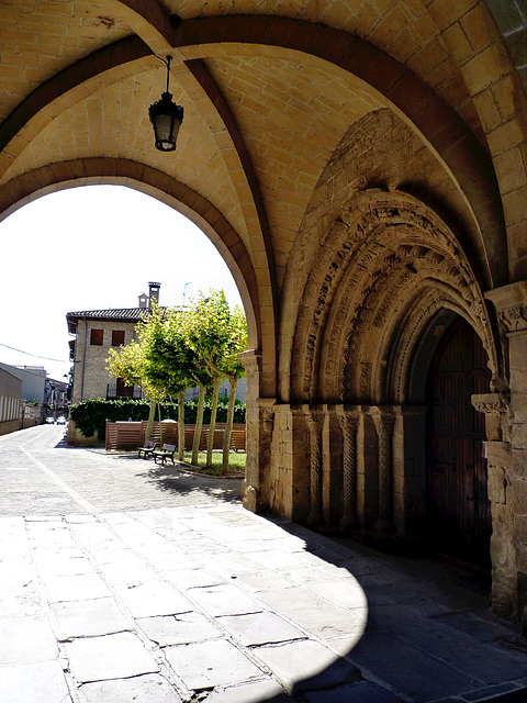 Puente la Reina - Iglesia del Crucifijo