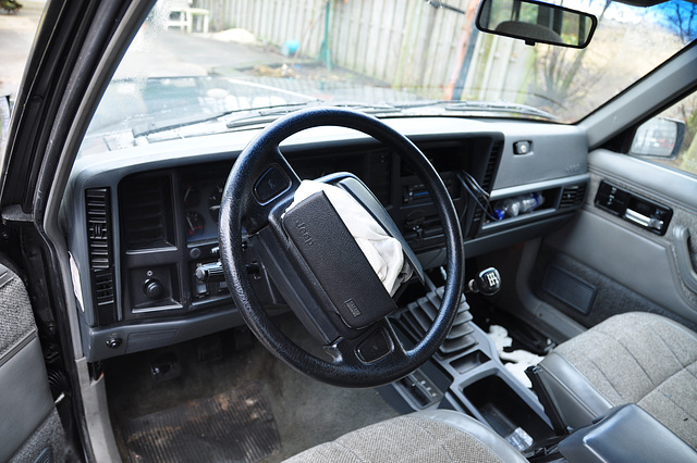 1995 Jeep Cherokee 2.5 TD S with some accident damage