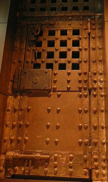 newgate prison cell door, london