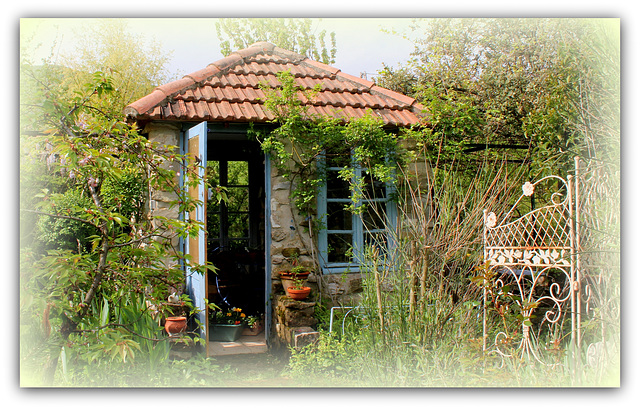 Cabanon de jardin avec vue.... ou .....derrière la porte