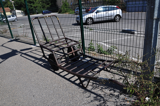 Holiday 2009 – Luggage carrier at Gap, France