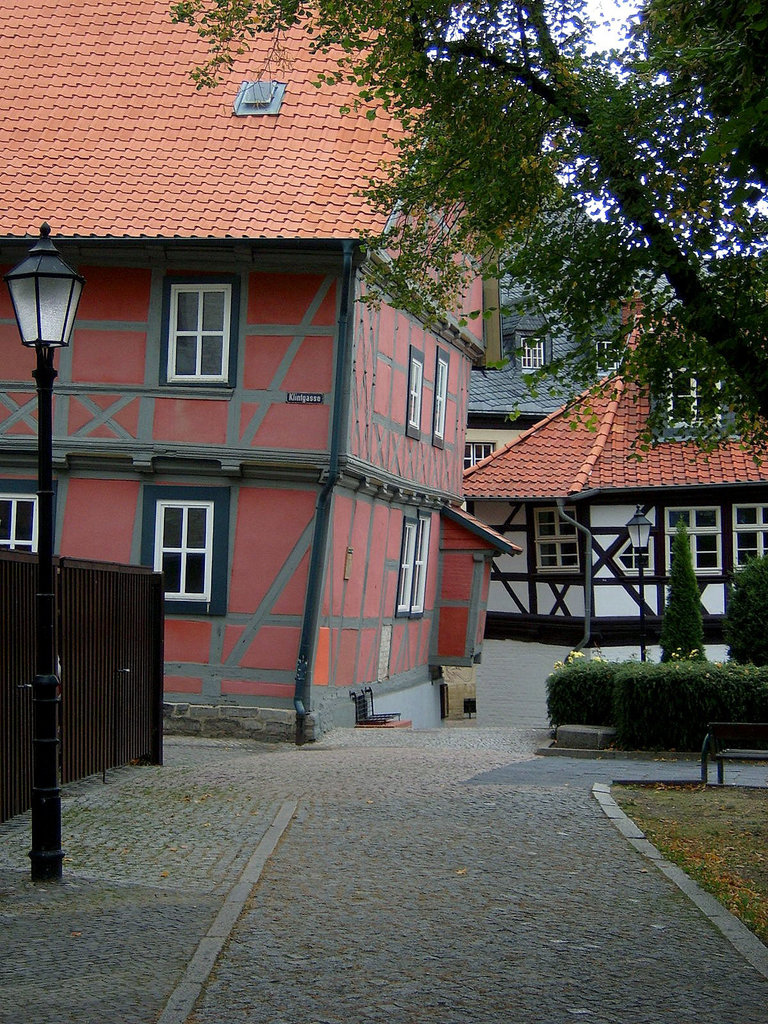 Das Schiefe Haus (The Leaning House)