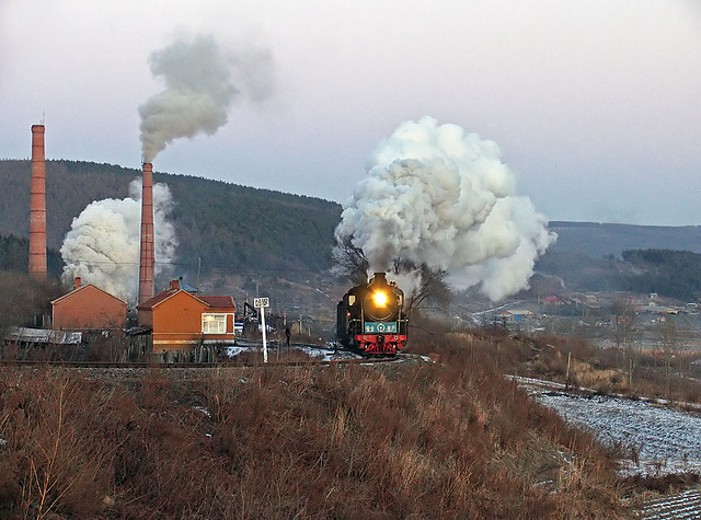 Climbing towards Qikeng Mine