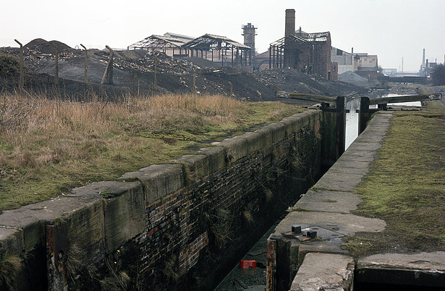 Bentley Canal lock 2