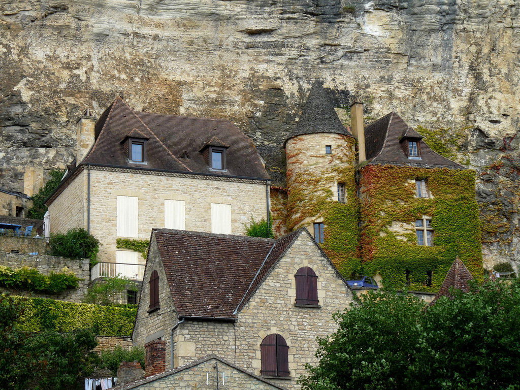 La Roque Gargeac- Cliffside Buildings