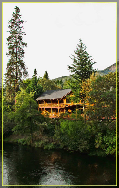 Applegate Lodge on River