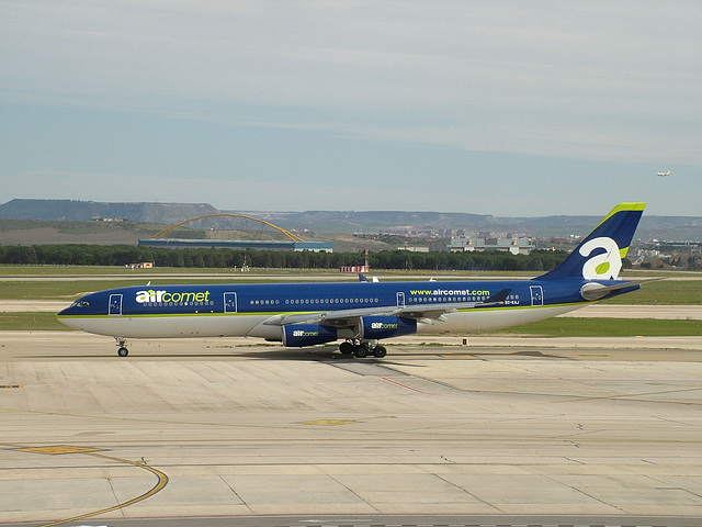 EC-KAJ A340 Air Comet