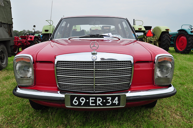 Oldtimershow Hoornsterzwaag – 1975 Mercedes-Benz 240 D