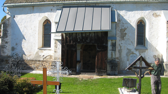 Eingang zur Kirche in Wölfnitz