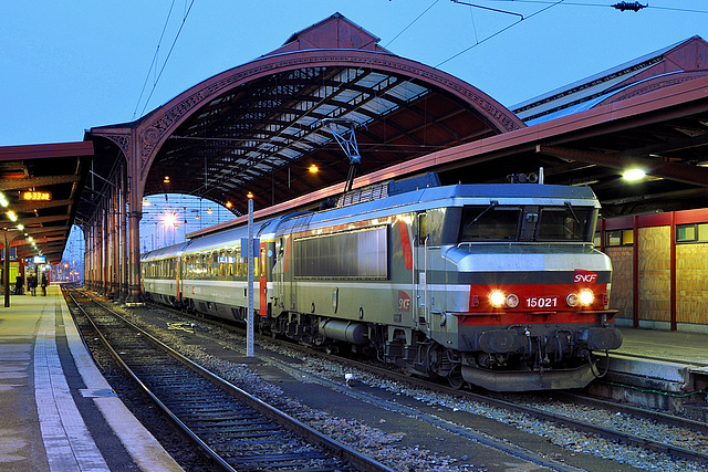 EuroCity à l'heure bleue