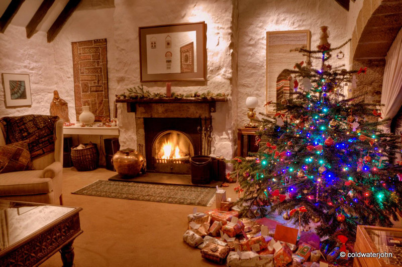 Xmas Eve: Tree finally decorated!