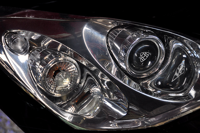 Holiday 2009 – Modern Maybach headlights