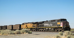 Mojave: Southern Pacific UP diesel (3236)