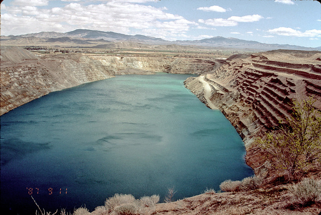 10-Yerington_pit-3-97_adj