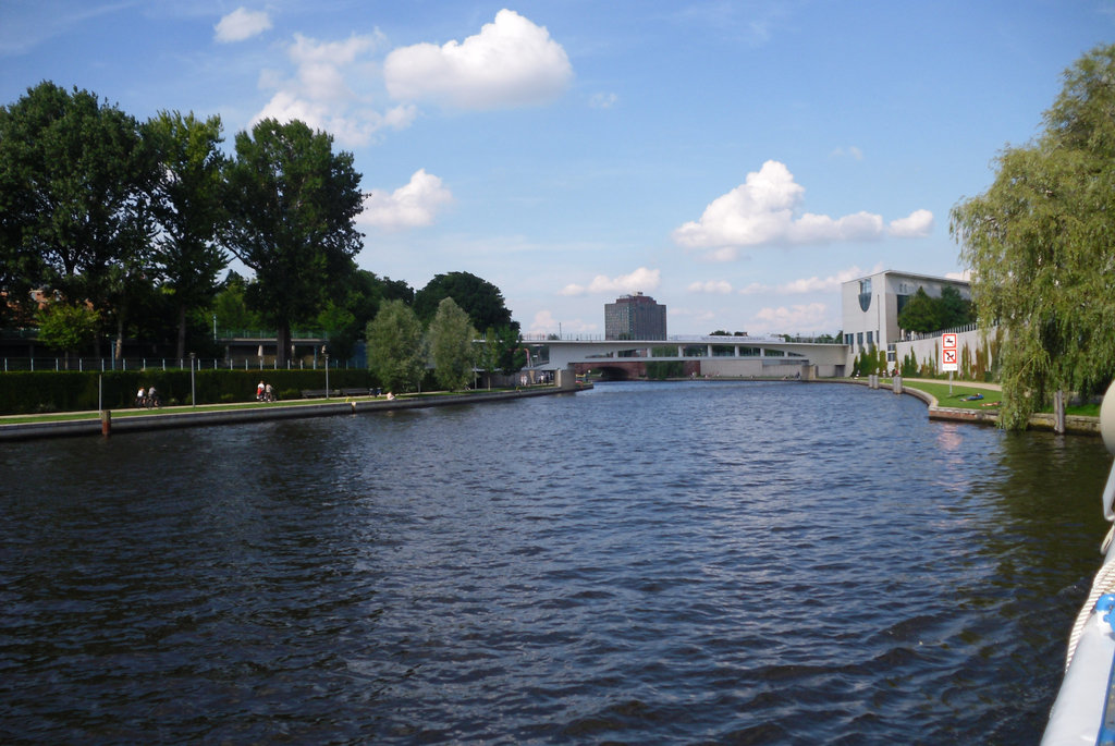 Berlin - Blick auf das Bundeskanzleramt