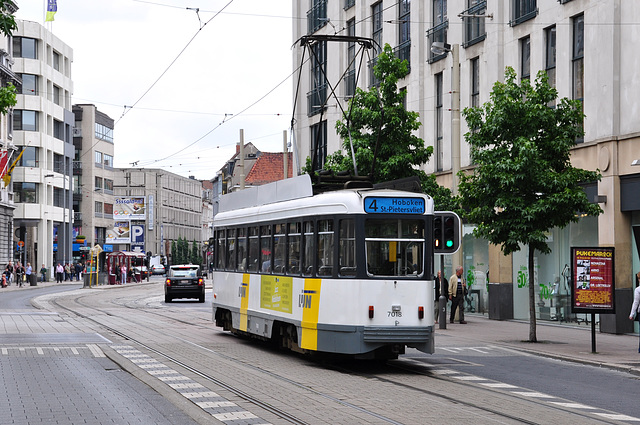 Antwerp tram 7018