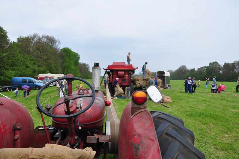 Oldtimershow Hoornsterzwaag – McCormick Tractor driving farming machine