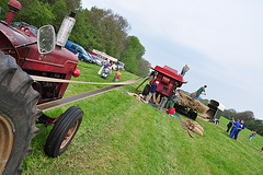 Oldtimershow Hoornsterzwaag – McCormick Tractor driving farming machine
