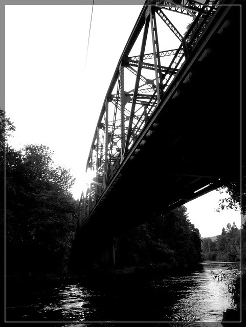 Applegate Pioneer Bridge in B/W