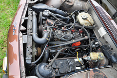 Oldtimershow Hoornsterzwaag – Peugeot 504 diesel engine