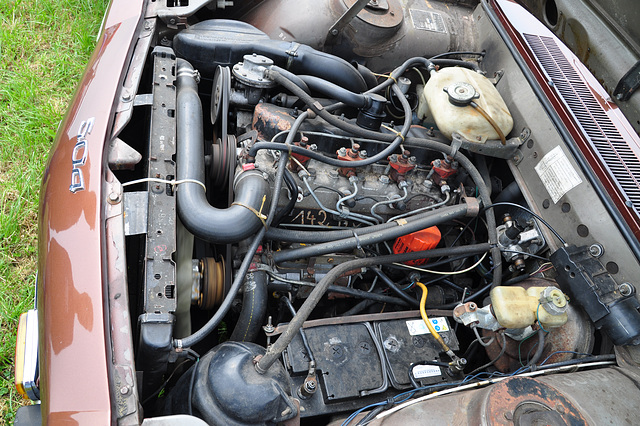Oldtimershow Hoornsterzwaag – Peugeot 504 diesel engine