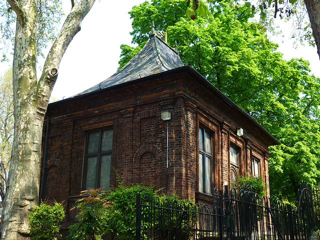 charlton house summerhouse