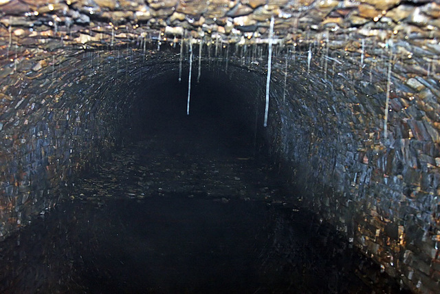 Chain tramroad tunnel