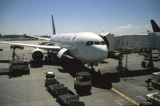 Boeing 767-233 C-GAUP (Air Canada)